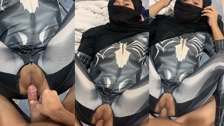 Background nonton video viral Bocil Jilbab Cosplay Spider Man Yang Lagi Viral